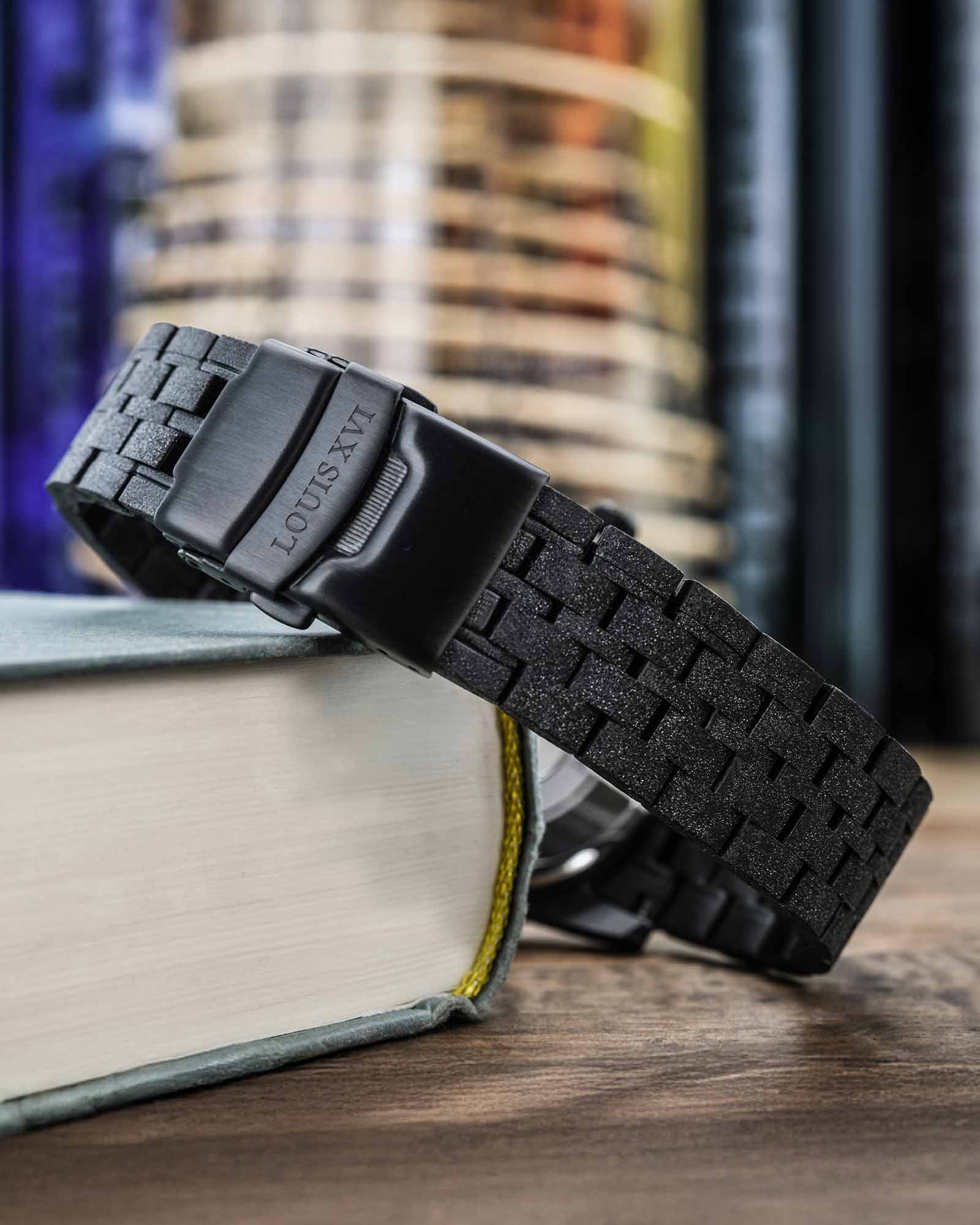 Majesté Frosted Iced Out 1184 Caviar Black - 43mm-LOUIS XVI
